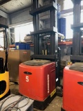 Raymond Order Picker Lift