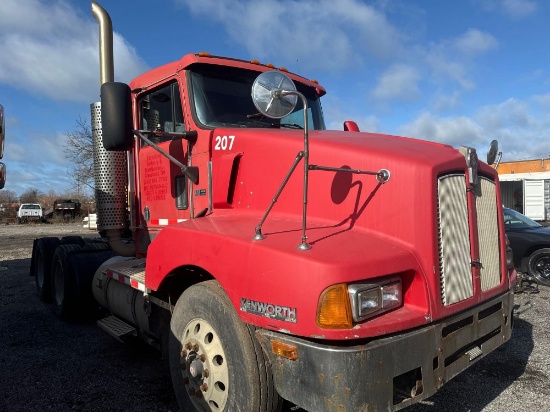 2003 Kenworth T600 Tandem Tractor/Truck