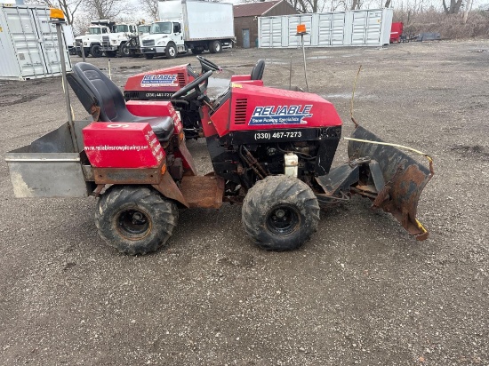 Steiner 430 Articulating 4x4 Tractor w/ Plow