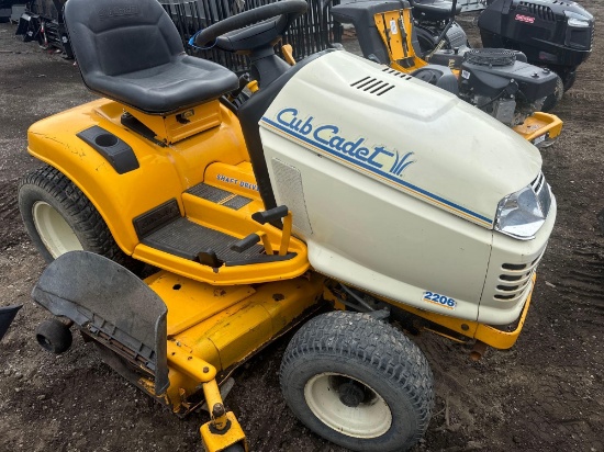 Cub Cadet 2206 Riding Lawnmower