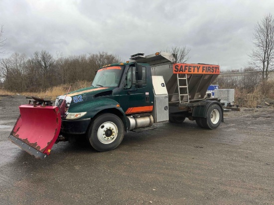 2007 International 4300 Single Axle Salt/Conveyor Truck w/ Plow