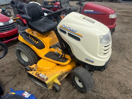 Cub Cadet LT1050 Riding Lawnmower