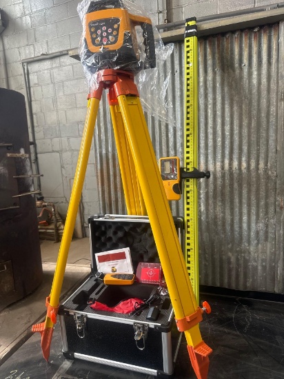 New SKLP Co Self Leveling Laser Level w/ Grade Pole & Legs