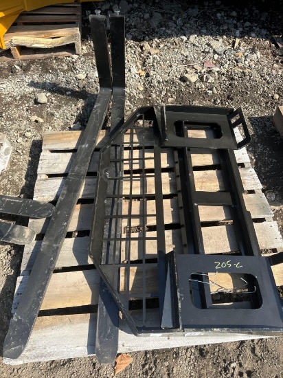 New GIYI Co 60in Skidloader Fork Set