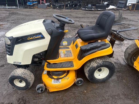 Cub Cadet LTX1042 Riding Lawnmower