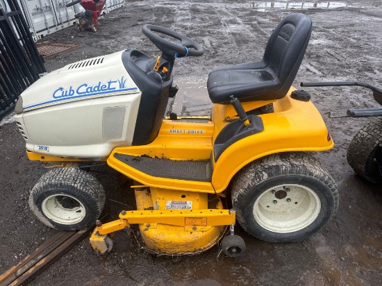 Cub Cadet 2518 Riding Lawnmower