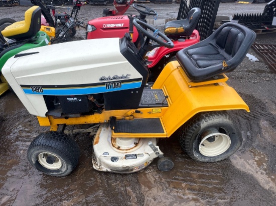 Cub Cader 1420 Riding Lawnmower