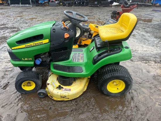 John Deere LA125 Riding Lawnmower