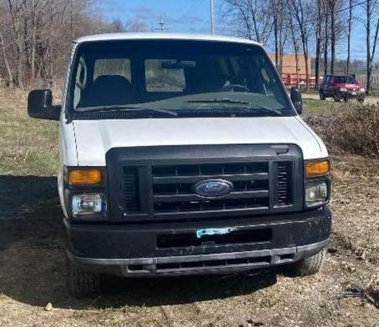 2008 Ford Econoline Van (off-site item, read description)
