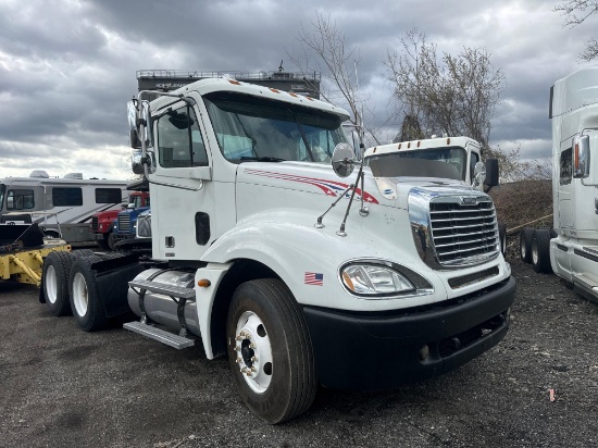 2005 Freightliner Columbia 120 Tandem Tractor/Truck