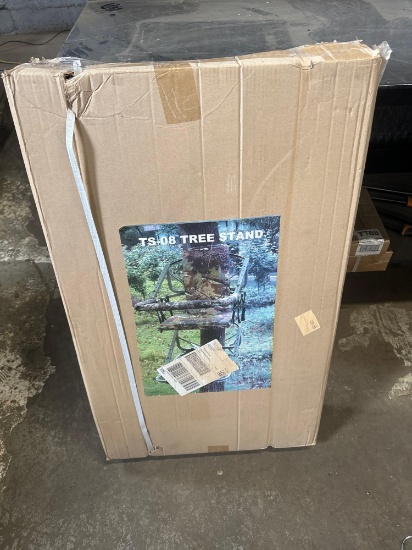 New in Box CB Inc Tree Stand Model TS-08