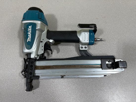 Makita AT1150A Pneumatic Stapler, 16 gauge, 7/16 crown