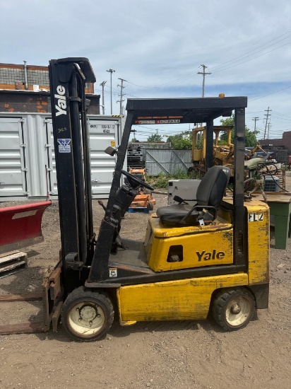 Yale Triple Mast LP Forklift Model GC040AENUAE092