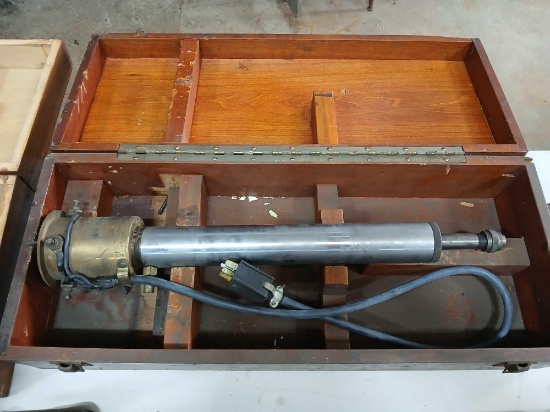 Vintage Air Spindle with Wood Case.