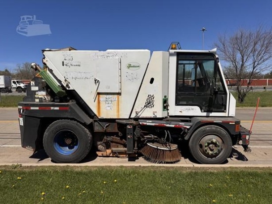 Global M4 Mechanical Street Sweeper