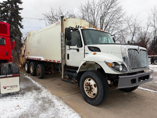 2009 International 7500 Refuse Truck (off-site item, read description)