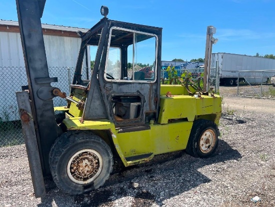 1988 Clark Forklift (off-site item, read description)