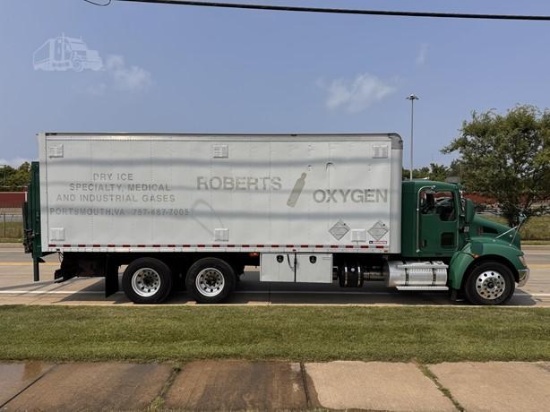 2016 Kenworth T370 Truck w/ Enclosed Cargo Bed and Liftgate