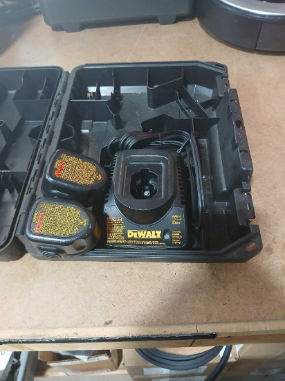 Dewalt DW9118 Charger & (2)DW9057 7.2v Batteries in Dewalt Case
