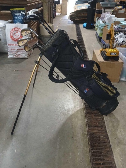 Set of Championship Series Youth Golf Clubs & Bag
