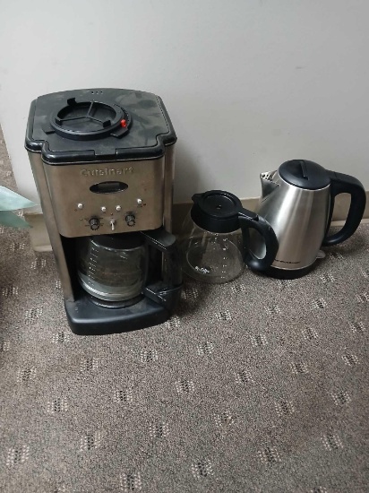 Coffee Pot and 2 Extra Carafes