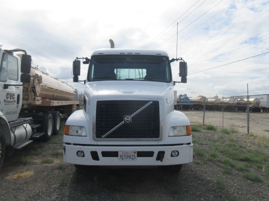 2006 Volvo 3 Axle Tractor