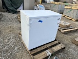 Magic Chef Chest Freezer *Dent on the Side