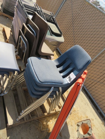 Pallet- plastic chairs