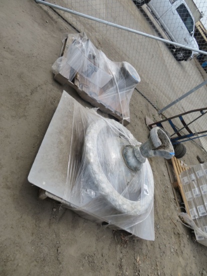 Lg Concrete fountain (2) pallets