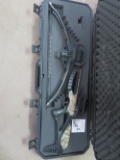 Jackal bow w/2 arrows, case