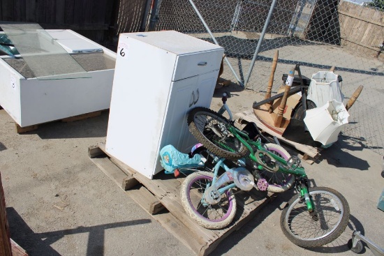 Cabinet, Kids Frozen Bike, Green Magna Bike