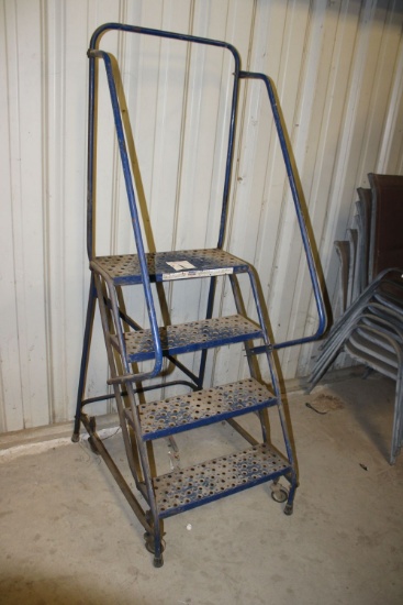 (4)Step Ladders on Wheels