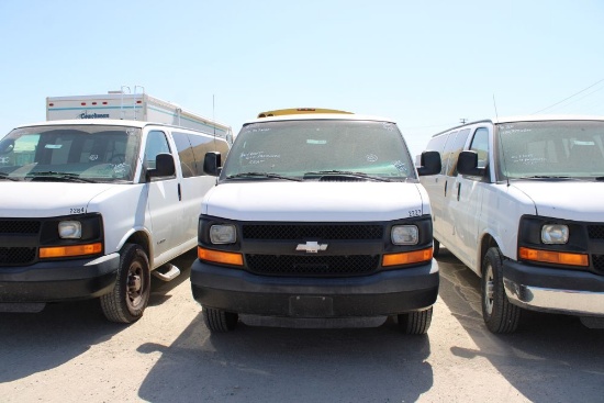 2005 Chevy 3500 10 Passenger Van