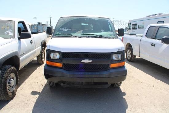 2004 Chevy 3500 10 Passenger Van