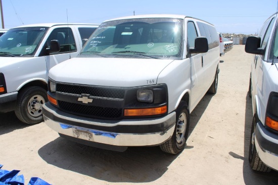 2010 Chevy 3500 10 Passenger Van