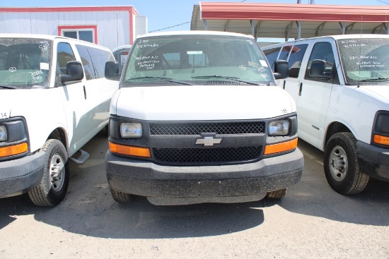 2004 Chevy 3500 10 Passenger Van