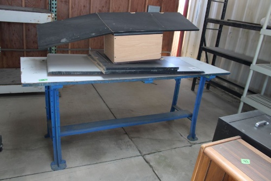 Work Table w/Shelves Panels