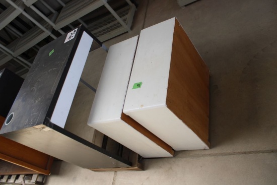 (2) Shelves, Table
