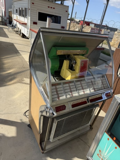 Seeburg High Fidelity w/Some Records & Song Plates *No Power Model#100JL S/N-261562