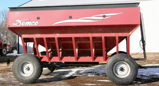 Demco 550 Gravity Wagon