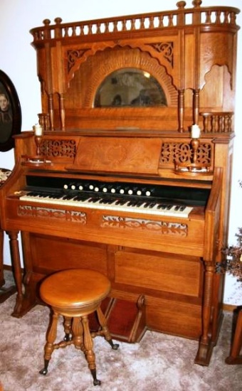 Estey Pump Organ