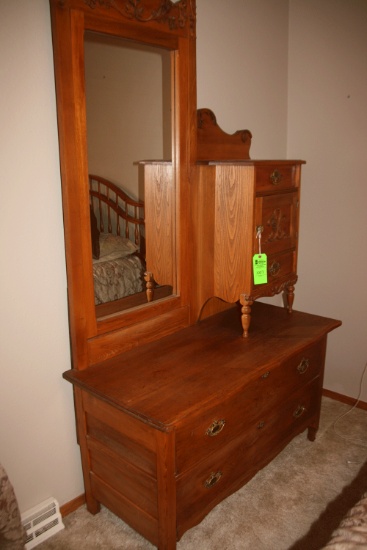 Hotel Dresser w/Chamber Door & 4 Dwr