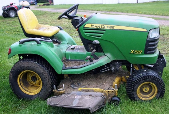 JD X700 Ultimate Lawn Tractor