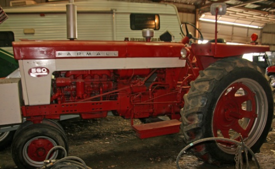 IH 560 Diesel Tractor