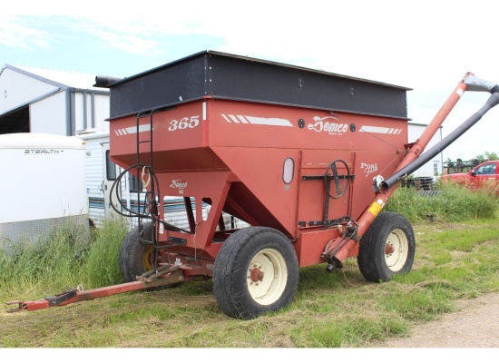 Demco 365 Gravity Wagon