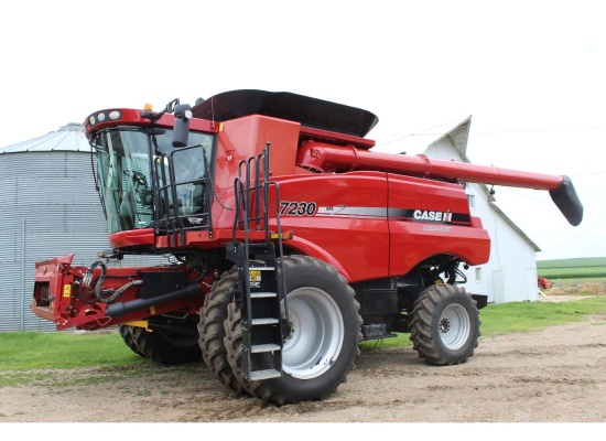 Case-IH 7230 Combine