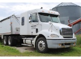 2005 Freightliner Columbia 112 Twin Screw Semi w/Sleeper