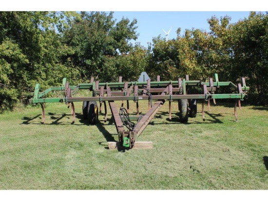 JD 1610 Chisel Plow