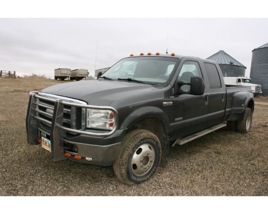 2005 Ford F-350 Lariat Super Duty Crew Cab Dually Pickup