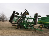 JD 650 36’ Tandem Disc – Hyd. Fold w/24” Blades